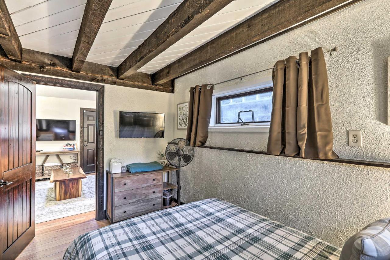 Woodsy Flagstaff Hideaway With Deck And Sunroom! Mountainaire Eksteriør billede